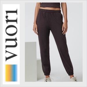 Vuori Eggplant Heather Boyfriend Joggers size Small